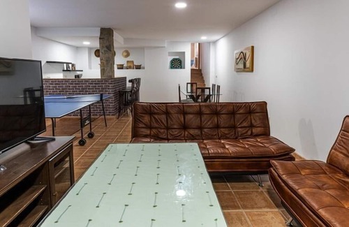 Las Jaras House | Spacious holiday home in Cordoba with private garden
