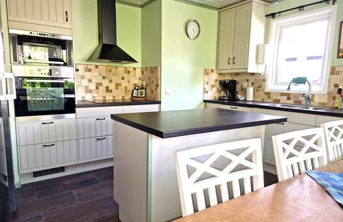 Ellos Ski Chalet | Spacious holiday home near Hälleviksstrand, perfect for families | SE09105
