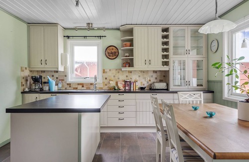 Ellos Ski Chalet | Spacious holiday home near Hälleviksstrand, perfect for families | SE09105
