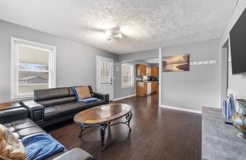 Clarksville House | Spacious home 10 minutes from downtown Clarksville TN in a quiet countryside.