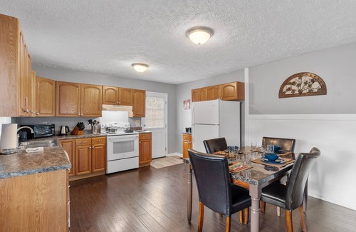 Clarksville House | Spacious home 10 minutes from downtown Clarksville TN in a quiet countryside.