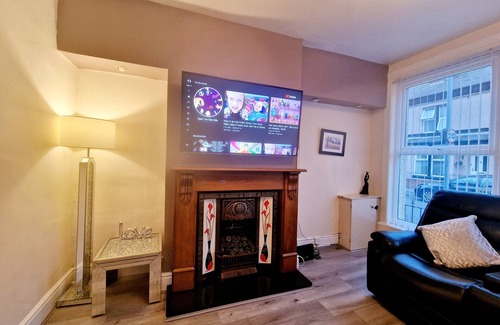 Bootle Apartment | Spacious Home, 15 drive to Liverpool City Centre