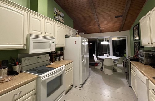 Savannah House | Spacious home 15 minutes from downtown shopping, dining waterfront entertainment