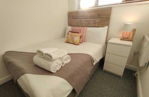 St. Thomas Apartment | Spacious Home - 2 Ensuites - Garden - Smart TVs