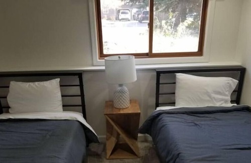 Billings House | Spacious Home Away from Home