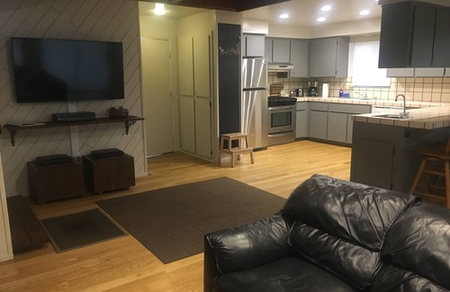 Long Barn Cabin | Spacious Home Close to Pinecrest with Fast Starlink Wi-Fi
