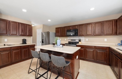 Southeast Raleigh House | Spacious Home for Large Groups, 5 miles from Downtown Raleigh!