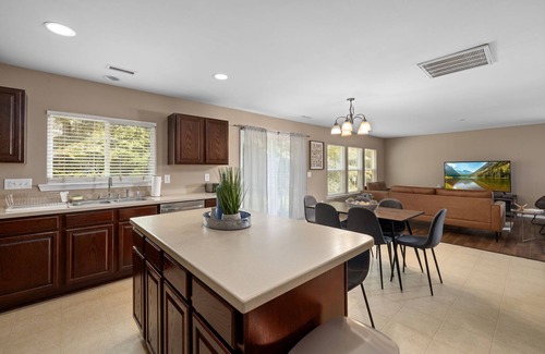 Southeast Raleigh House | Spacious Home for Large Groups, 5 miles from Downtown Raleigh!