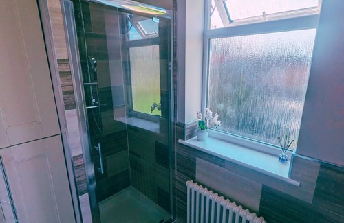 Dartford House | Spacious Home In Dartford! Close to London and Bluewater