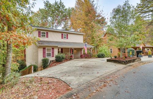 Helen House | Spacious Home in Helen with Porch and Balcony!