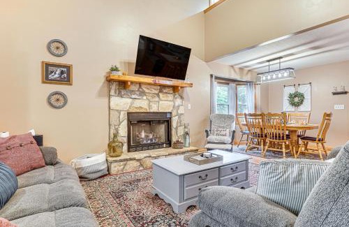 Helen House | Spacious Home in Helen with Porch and Balcony!