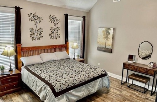 Hartsville House | Spacious Home in Peaceful Neighborhood. Close to Downtown.