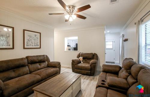 Richmond Hill House | Spacious Home In Richmond Hill, Pet Friendly W- King Bed