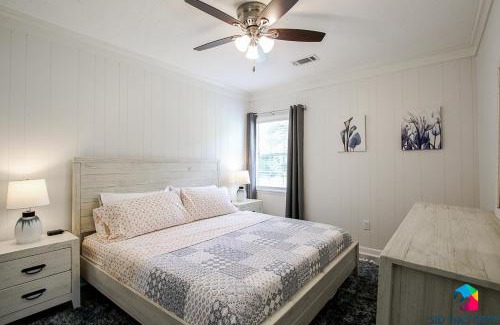 Richmond Hill House | Spacious Home In Richmond Hill, Pet Friendly W- King Bed