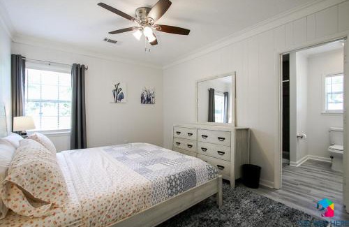 Richmond Hill House | Spacious Home In Richmond Hill, Pet Friendly W- King Bed