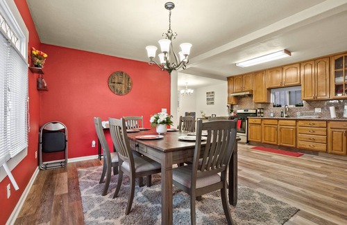 Oakland House | Spacious Home in the heart of the Bay