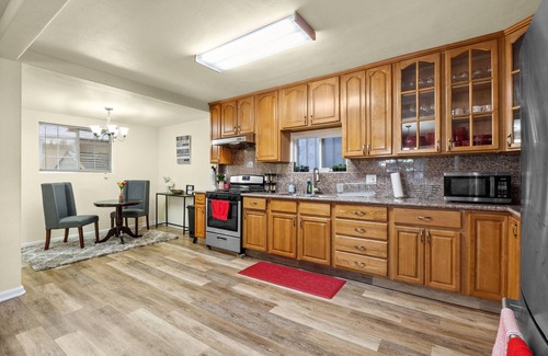 Oakland House | Spacious Home in the heart of the Bay