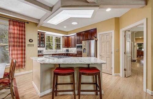 Flat Rock House | Spacious Home in the Heart of Flat Rock w/Hot Tub, Ping Pong & Pool Table