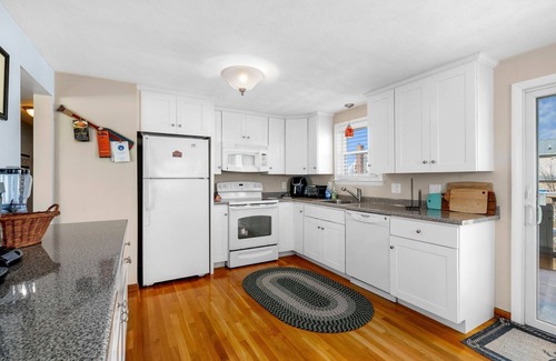 Sandwich House | Spacious home just a short distance to Town Neck Beach and the Sandwich Boardwalk