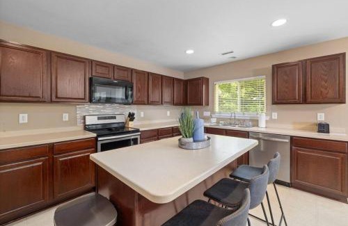 Southeast Raleigh House | Spacious Home, Large Groups, 5mi from DT Raleigh!