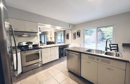 Winchester House | Spacious home, near medical center, Winchester