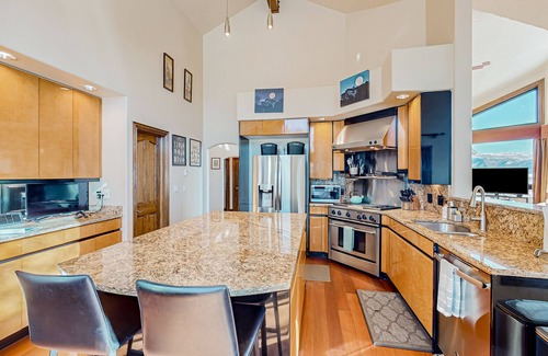 Eagle House | Spacious home near outdoor rec with hot tub, pool table, & chef's kitchen