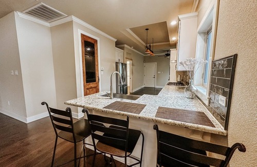 Benton County House | Spacious home Near Shopping,Restaurants Parks, Bike Trails & Jiu-Jitsu Academy