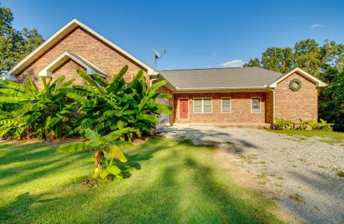 Mountain Home House | Spacious Home Near Norfork Lake with Wraparound Deck