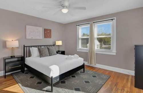 Columbia House | Spacious Home on Gervais - 4BR