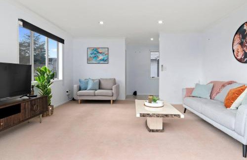 Tauranga House | Spacious home on landing drive