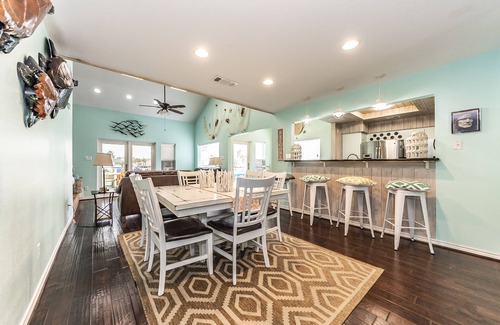 Jamaica Beach House | Spacious home on main canal.