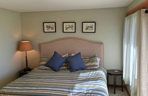 Clinton House | Spacious home overlooking Useless Bay; walk to beach - we now have 1 Gig Wi-fi!
