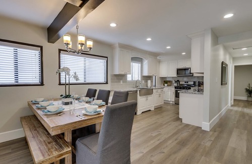 Fullerton House | Spacious Home: Perfect 4 Families, Garage Parking