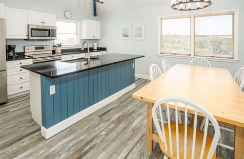 Ocean Hill House | Spacious Home, Private Pool&Spa~2 minute walk to the beach!
