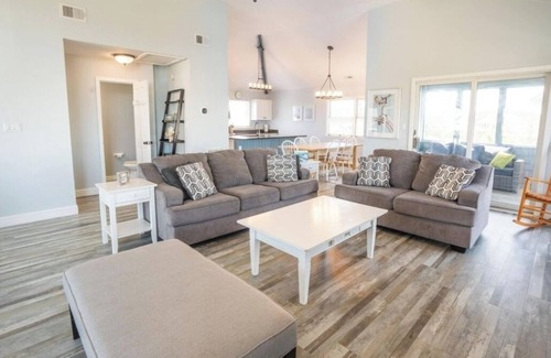 Ocean Hill House | Spacious Home, Private Pool&Spa~2 minute walk to the beach!