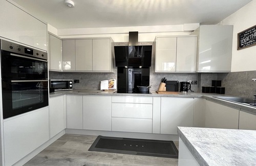Openshaw House | Spacious home sleeps 8 Nr Etihad CoOp Live & City
