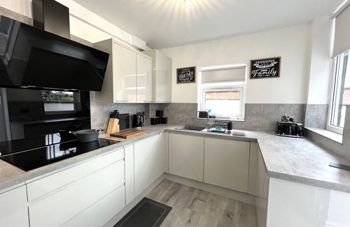 Openshaw House | Spacious home sleeps 8 Nr Etihad CoOp Live & City