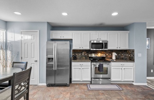 Brighton House | Spacious Home - Theatre - Pet Friendly - Outdoor Firepit