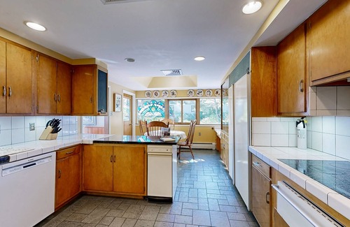 Broadmoor House | Spacious home with great views, patio & game room - nestled in the moutain