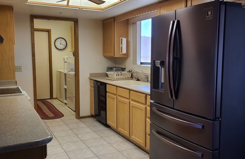 Lake Havasu City House | Spacious home touting two 2-bedroom suites, delightful Arizona room, Lake Havasu