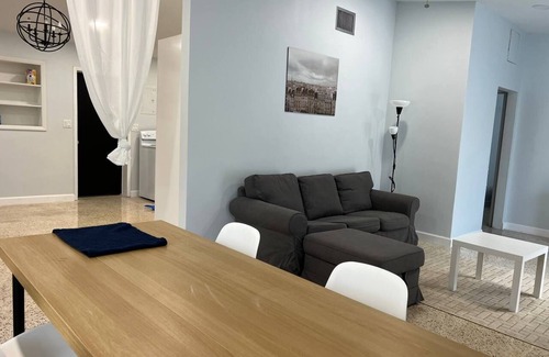 North Miami Beach House | Spacious Home - Bed in a double room