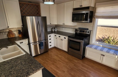 Gold Beach House | Spacious Home w/Ocean Views! 2 min. Walk to Beach!