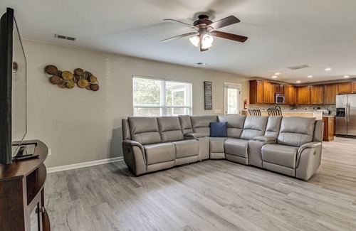 Pooler House | Spacious Home w/Screened Patio in Pooler!