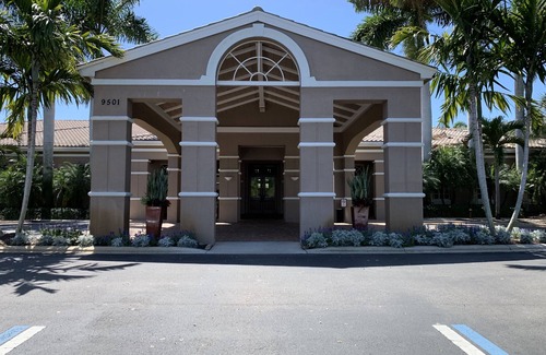 Bonita Springs House | Spacious home with lovely golf course views and private pool.