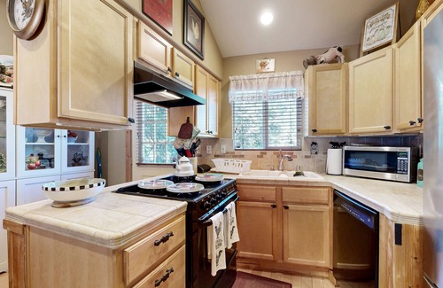 Arrowhead Villas House | Spacious home with lake views , WiFi, full kitchen, and private deck