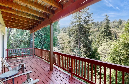 Arrowhead Villas House | Spacious home with lake views , WiFi, full kitchen, and private deck