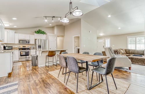 Three Rivers House | Spacious home with new hot tub, enclosed backyard, EV charger & fireplace