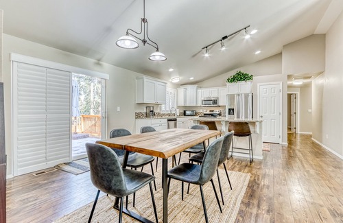Three Rivers House | Spacious home with new hot tub, enclosed backyard, EV charger & fireplace