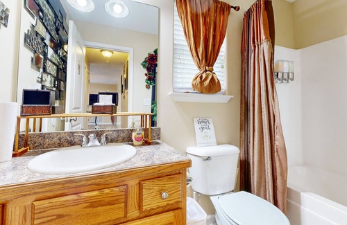 Springfield House | Spacious home with fully equipped kitchen - near Nashville
