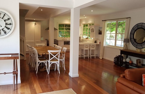 Burradoo House | Spacious Homely Quality Cosy Family Home. Walking distance to Bowral CBD